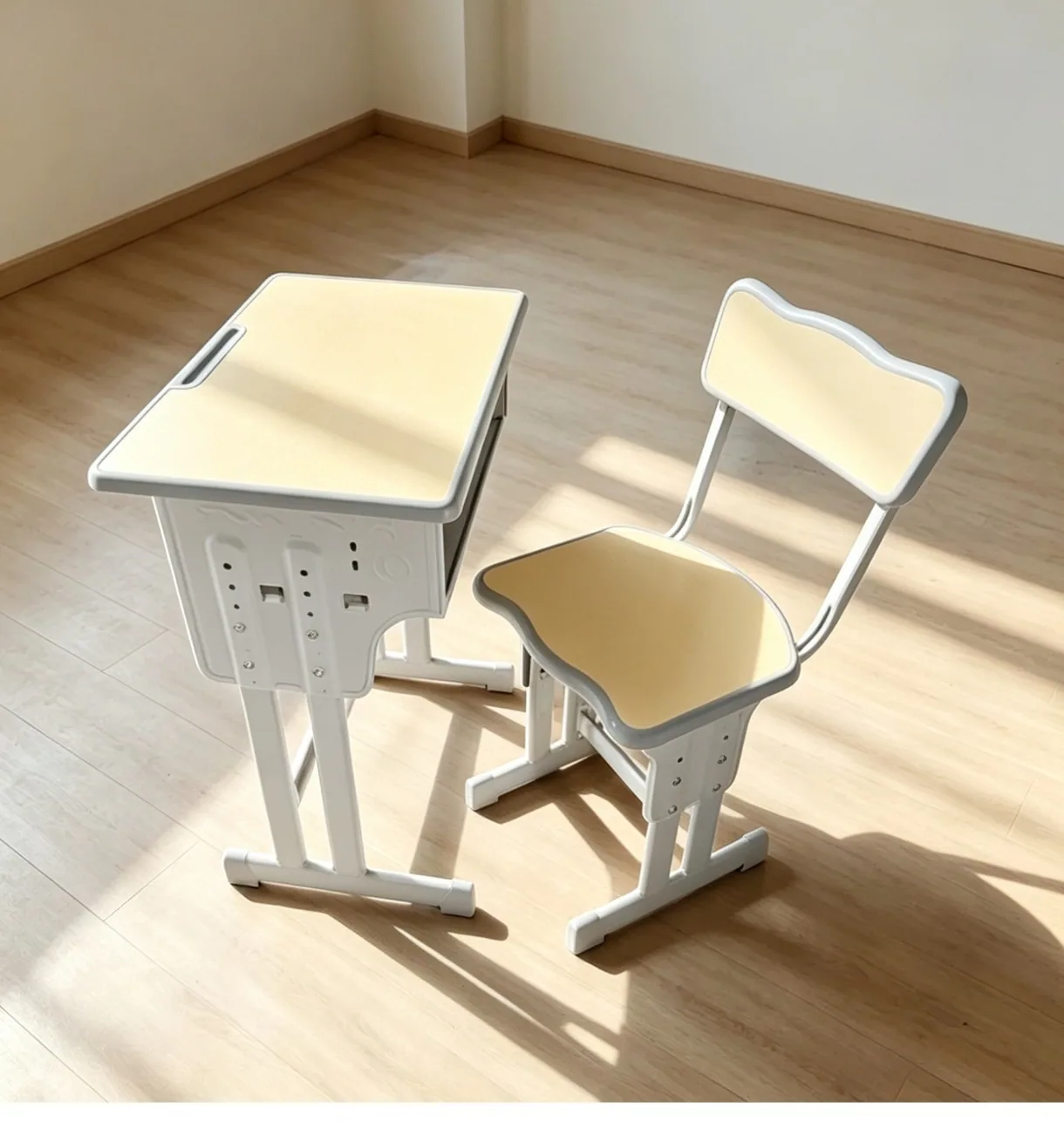 Pupitre scolaire + chaise beige